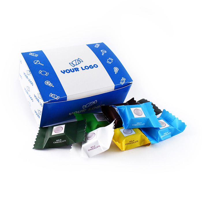Logózott Reklámcsoki: Színes csokikockák emblémás dobozban