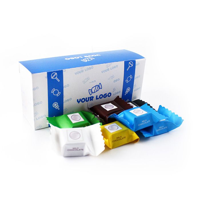 Logózott Dobozos Reklámédesség cégeknek: Színes csokikockák logózott papírdobozban Népszerű Reklámédesség: Színes csokikockák logózott papírdobozban